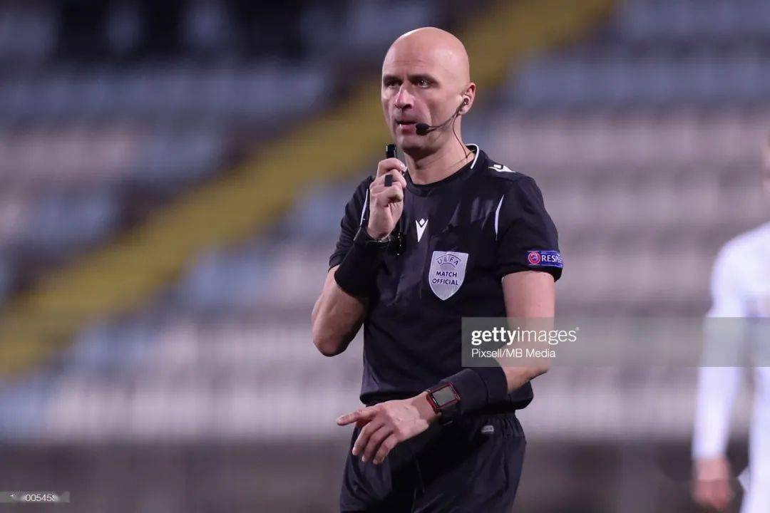 包含清晨欧联焦点战；底特律活塞完成体检；媒体盛赞；轮换策略成焦点的词条